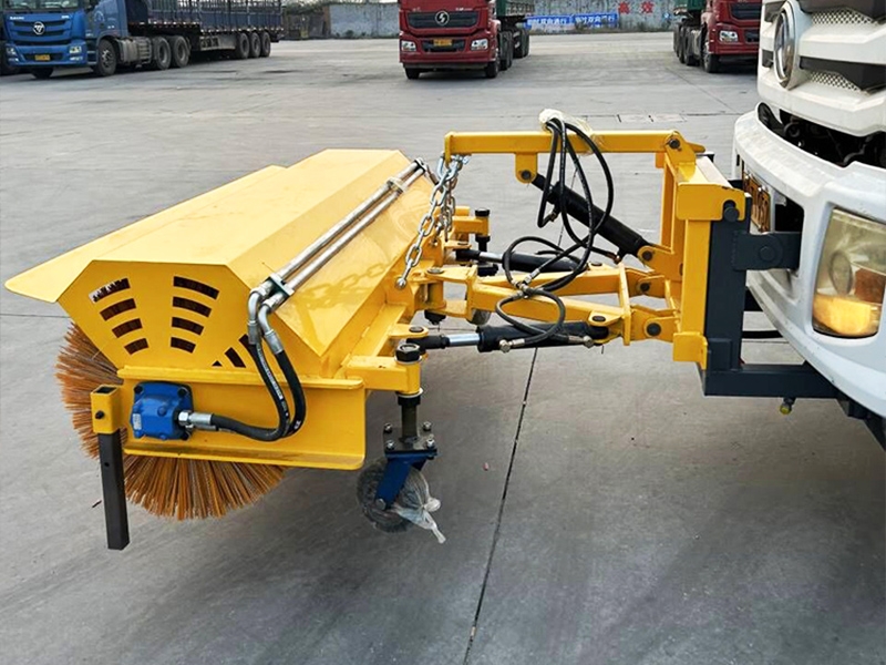 内蒙古高速，上线银河999小玛丽水果游戏扫雪滚和推雪铲，大大提高除雪效率