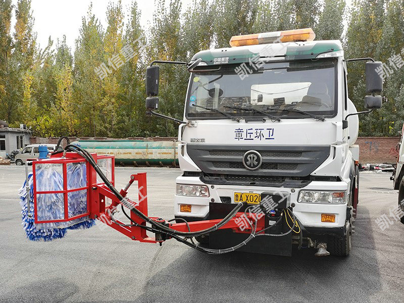 高速护栏清洗车