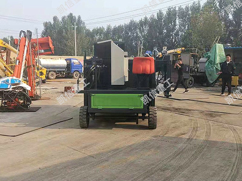 现浇成型路平石滑模机